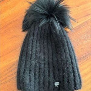 Black Ribbed Knit Beanie with Pom Pom